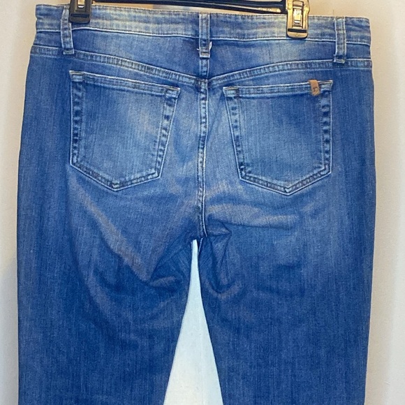 Joe's Jeans Capri Cropped Denim Jeans in a Light Blue Wash (30W x 25L) - Picture 7 of 8